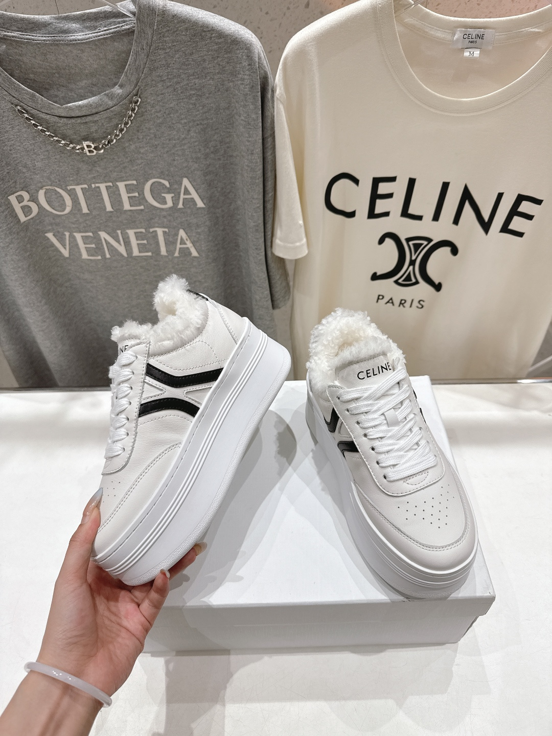 高版本出厂 毛里 CELINE*思琳赛琳 2025ss新款徽标系带厚底羊毛里休闲鞋小白鞋简单舒服，干净利