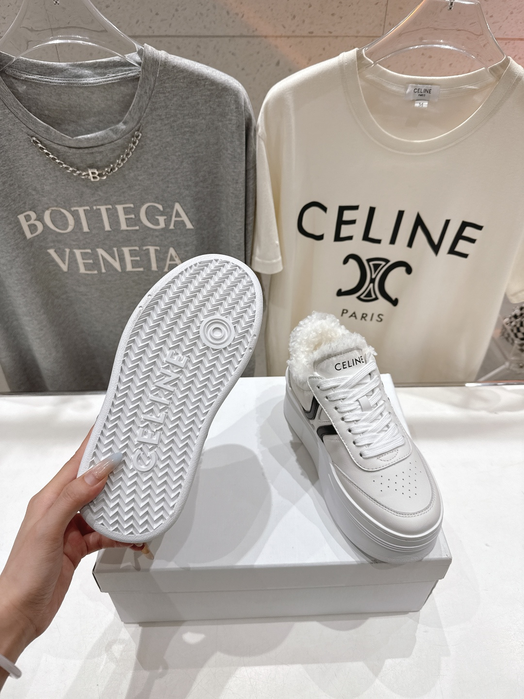 高版本出厂 毛里 CELINE*思琳赛琳 2025ss新款徽标系带厚底羊毛里休闲鞋小白鞋简单舒服，干净利