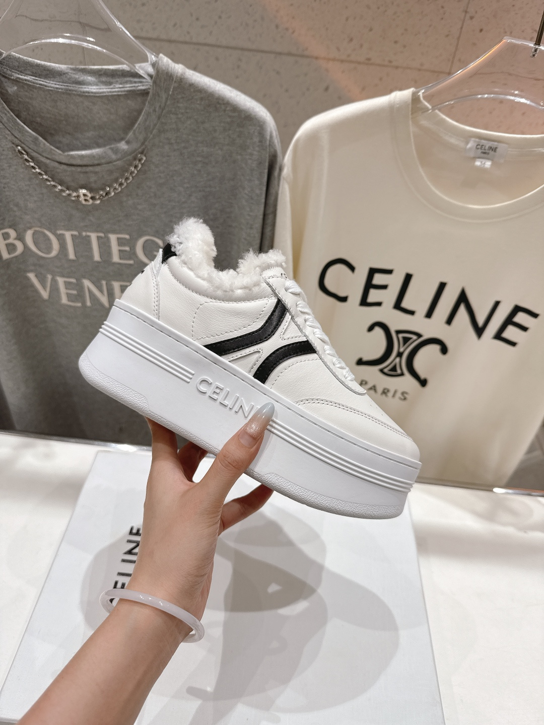 高版本出厂 毛里 CELINE*思琳赛琳 2025ss新款徽标系带厚底羊毛里休闲鞋小白鞋简单舒服，干净利