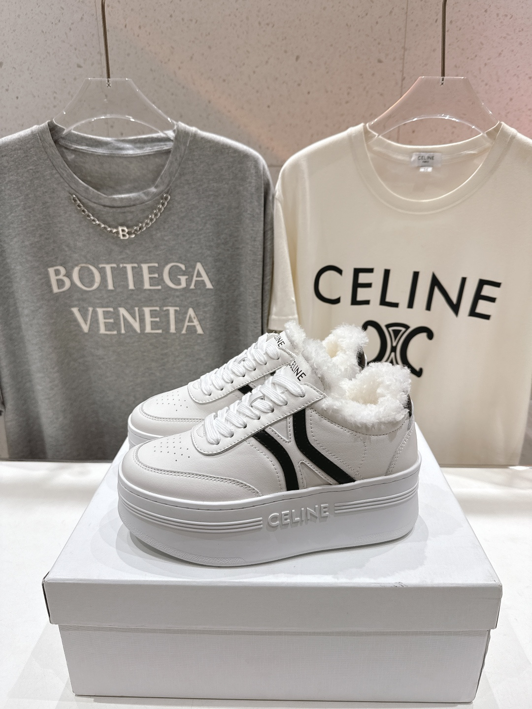 高版本出厂 毛里 CELINE*思琳赛琳 2025ss新款徽标系带厚底羊毛里休闲鞋小白鞋简单舒服，干净利