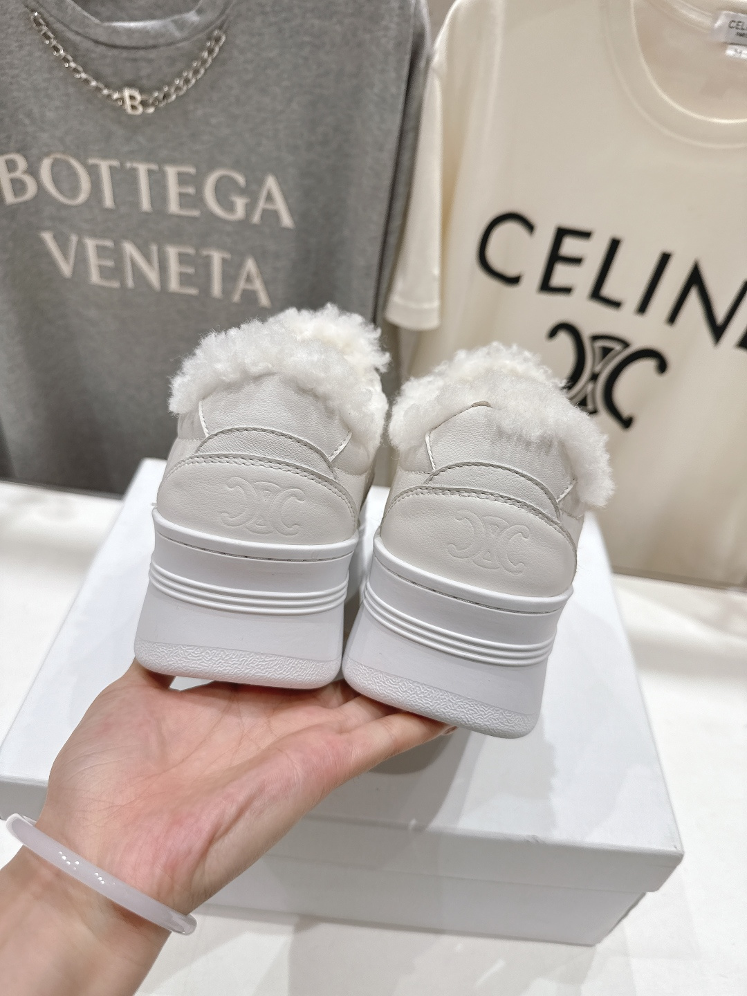 高版本出厂 毛里 CELINE*思琳赛琳 2025ss新款徽标系带厚底羊毛里休闲鞋小白鞋简单舒服，干净利