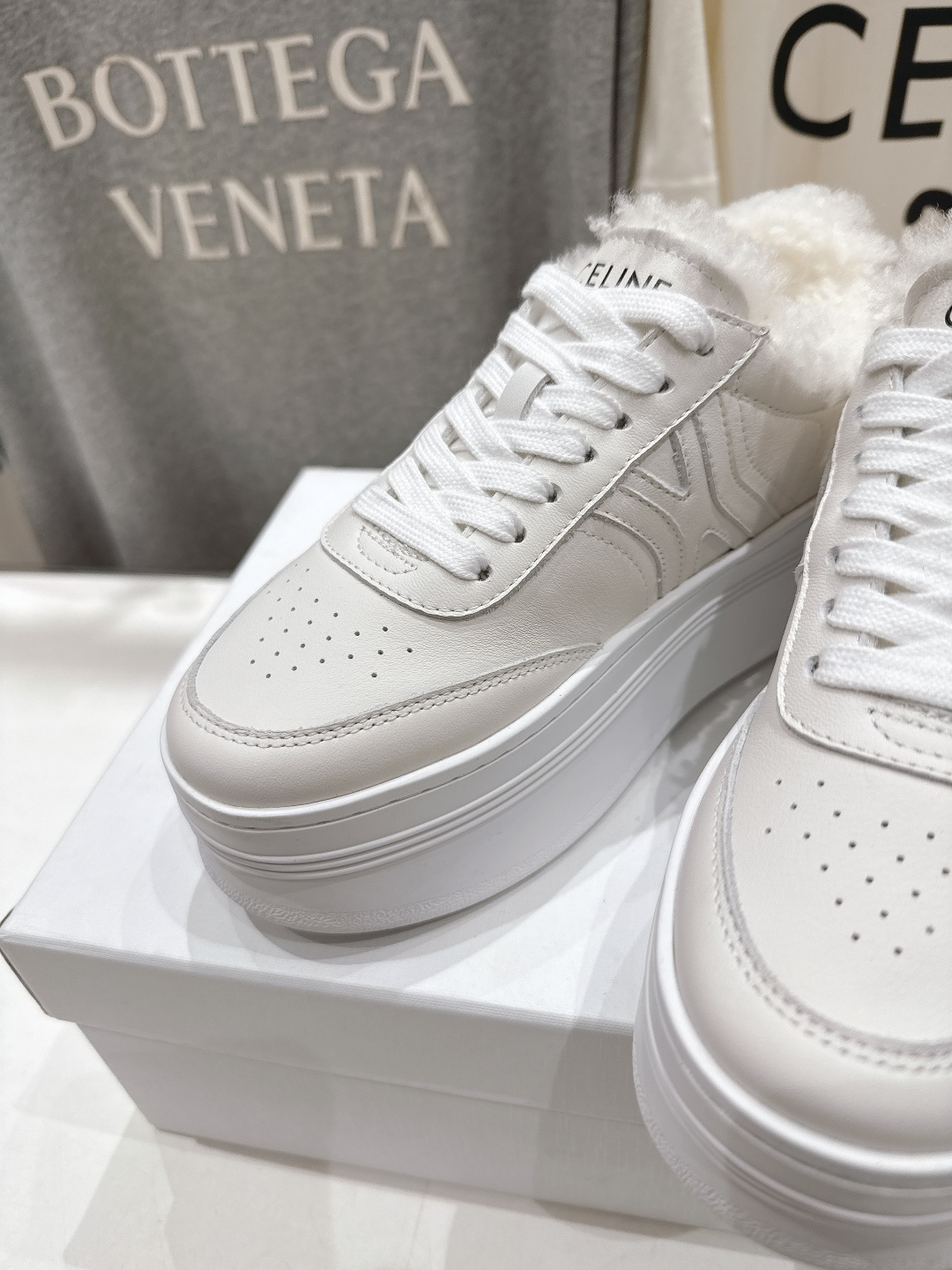 高版本出厂 毛里 CELINE*思琳赛琳 2025ss新款徽标系带厚底羊毛里休闲鞋小白鞋简单舒服，干净利