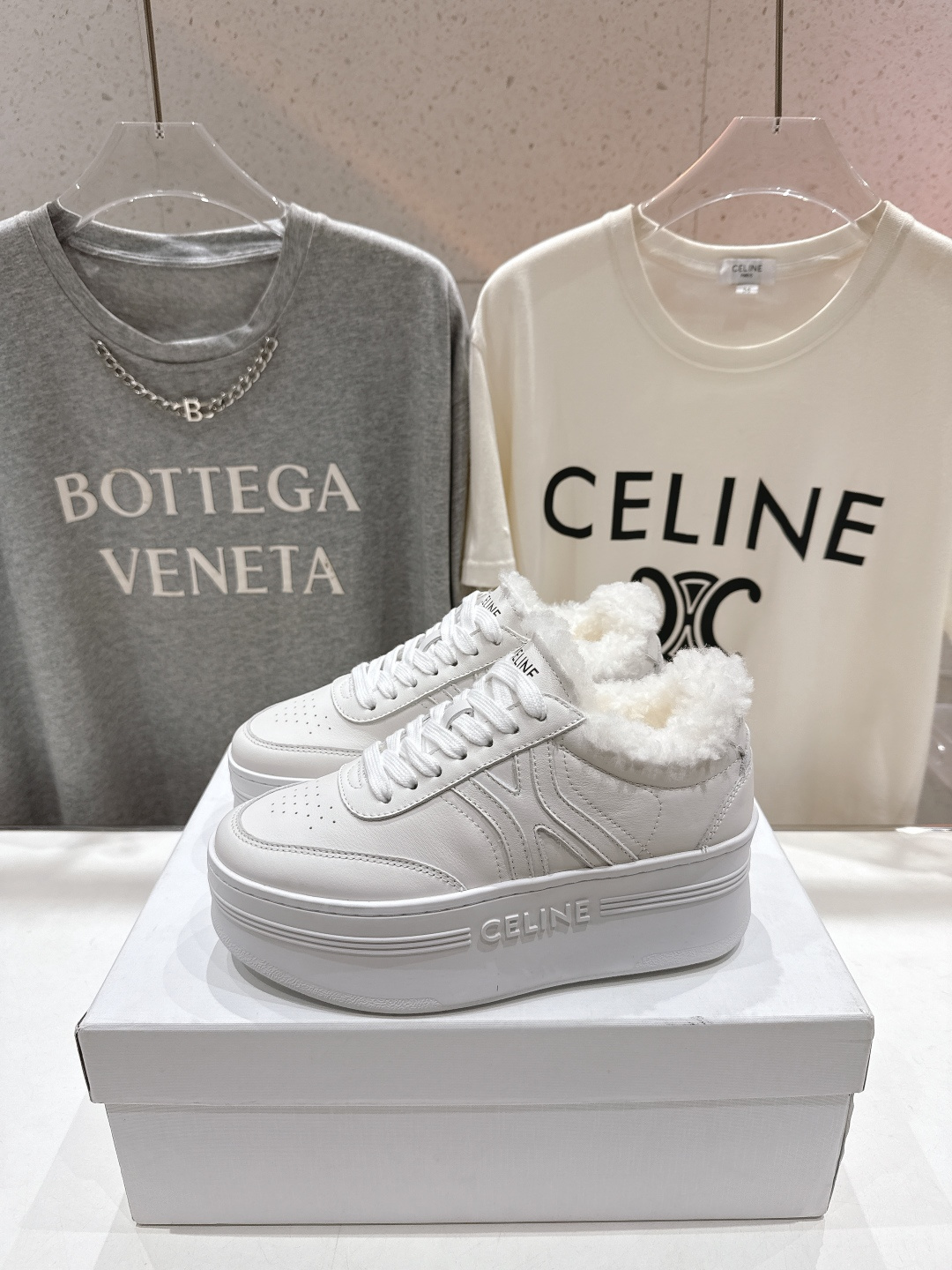 高版本出厂 毛里 CELINE*思琳赛琳 2025ss新款徽标系带厚底羊毛里休闲鞋小白鞋简单舒服，干净利