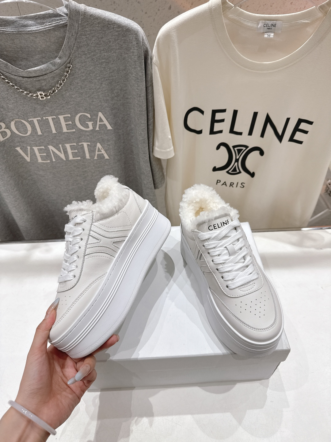 高版本出厂 毛里 CELINE*思琳赛琳 2025ss新款徽标系带厚底羊毛里休闲鞋小白鞋简单舒服，干净利