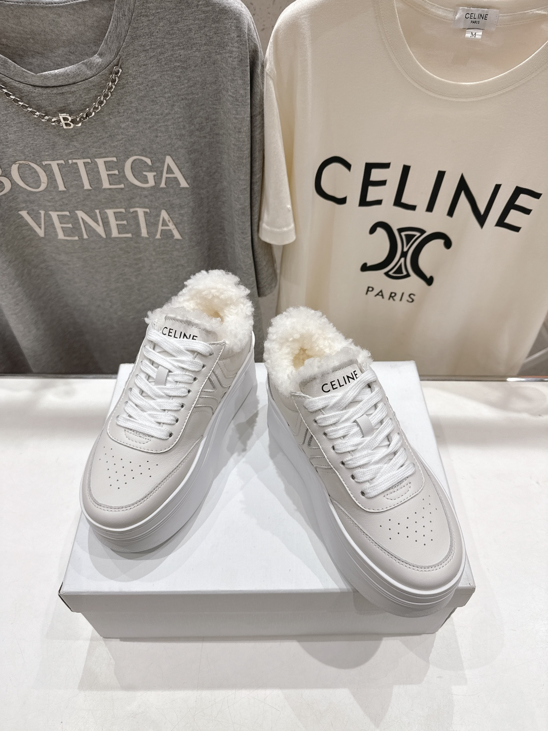 高版本出厂 毛里 CELINE*思琳赛琳 2025ss新款徽标系带厚底羊毛里休闲鞋小白鞋简单舒服，干净利