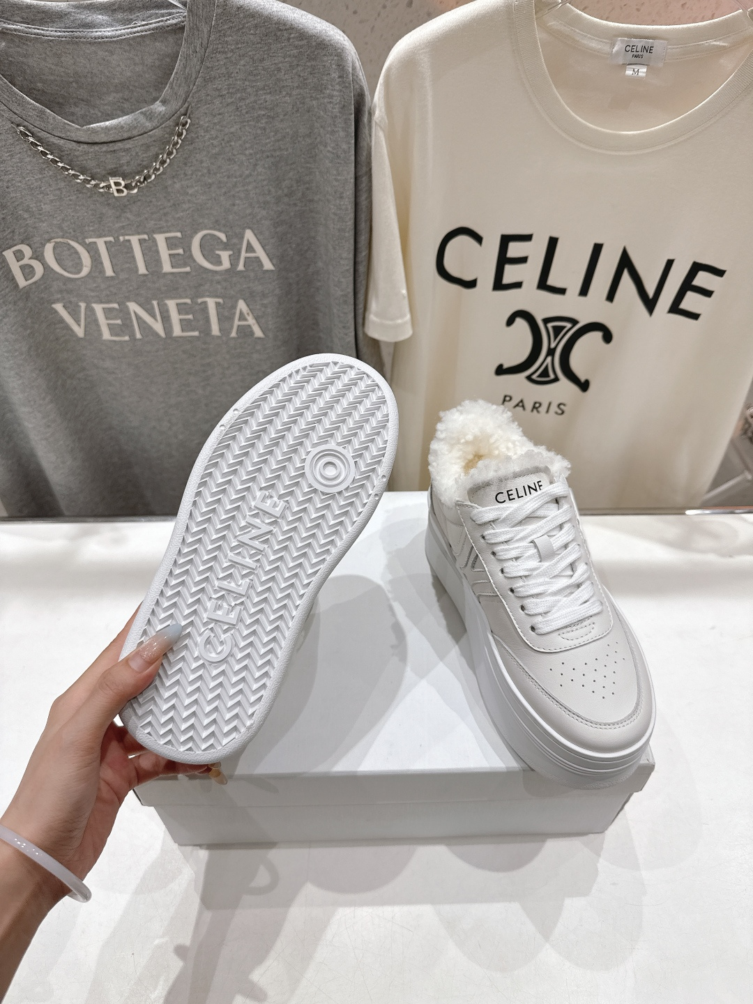 高版本出厂 毛里 CELINE*思琳赛琳 2025ss新款徽标系带厚底羊毛里休闲鞋小白鞋简单舒服，干净利