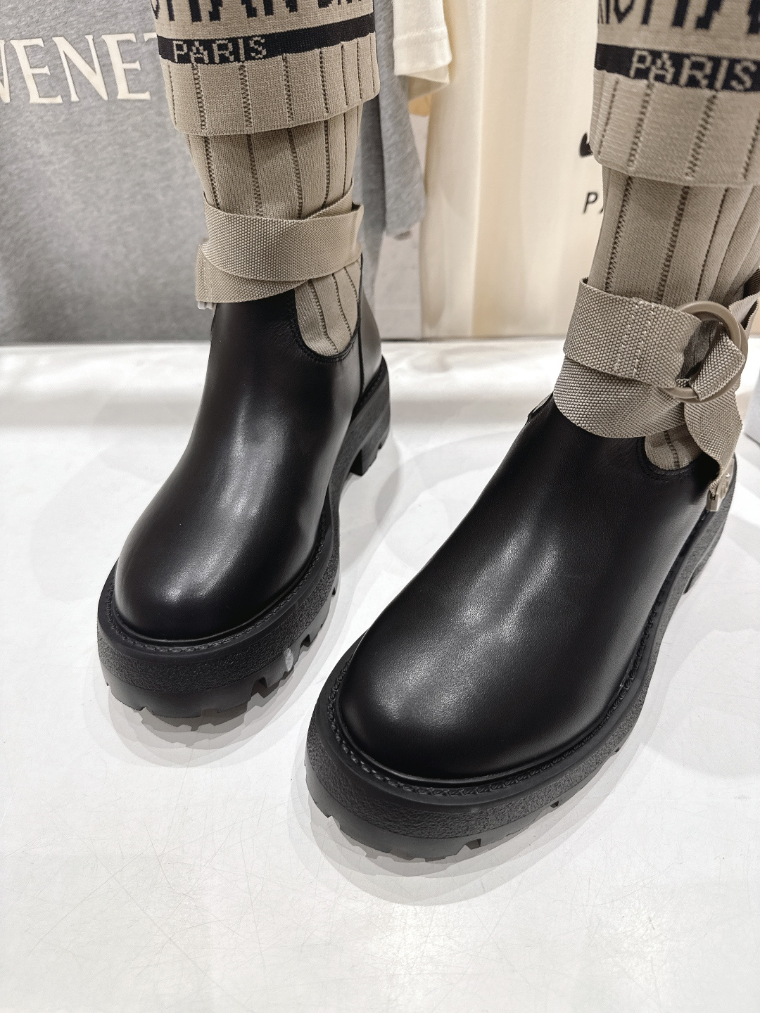 高版本出厂 Dior*迪奥 D家F019 2025ss走秀款工装中筒靴 小红书爆款，各大明星网红的最爱～