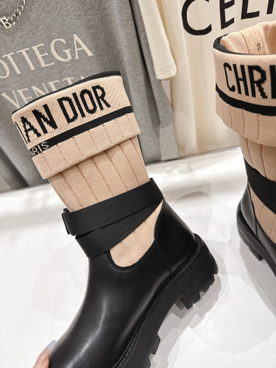 高版本出厂 Dior*迪奥 D家F019 2025ss走秀款工装中筒靴 小红书爆款，各大明星网红的最爱～