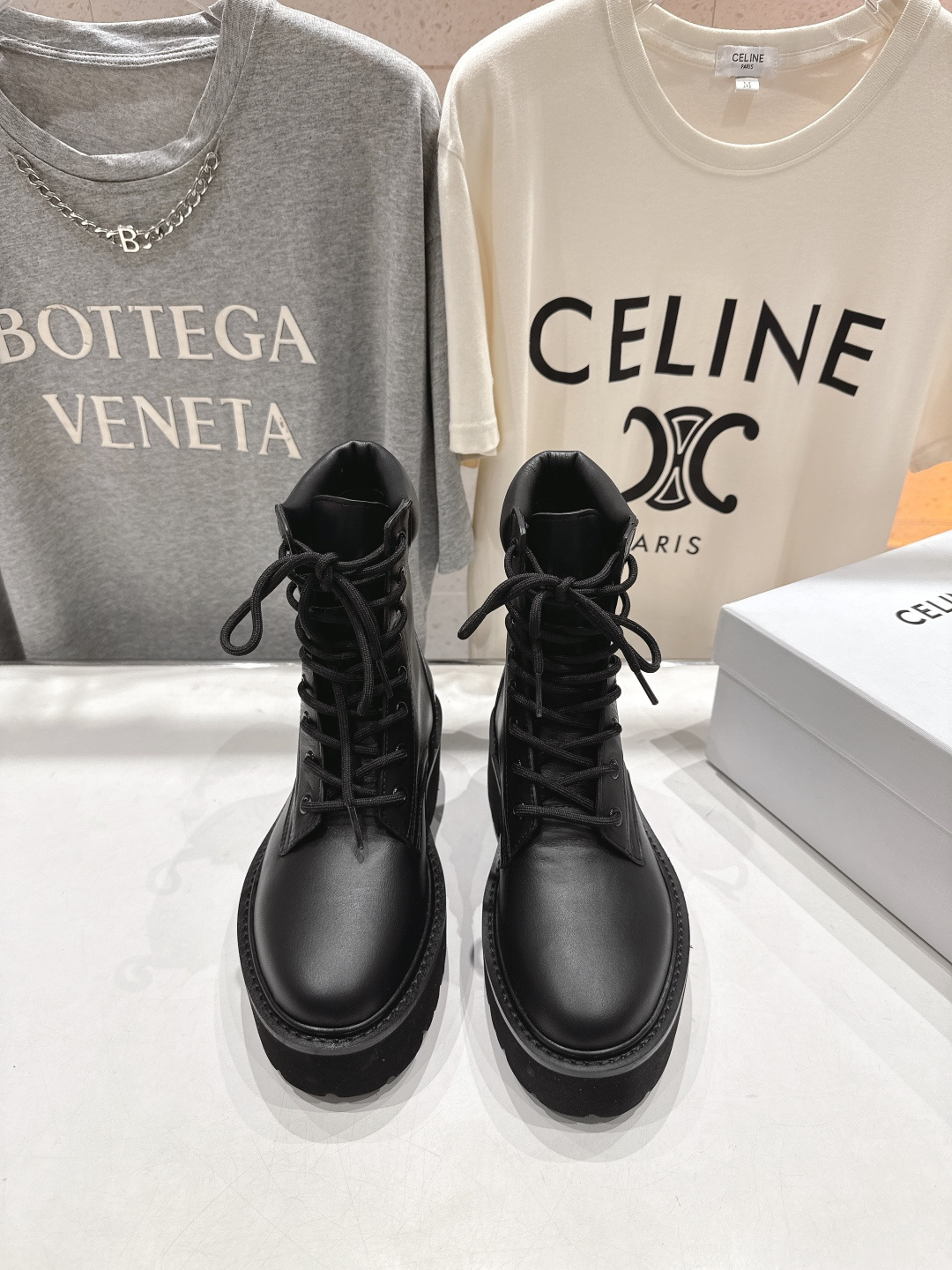 高版本出厂 CELINE*赛琳F035 2025ss新款复古系带厚底中短靴马丁靴骑士靴网红爆款来袭！各大