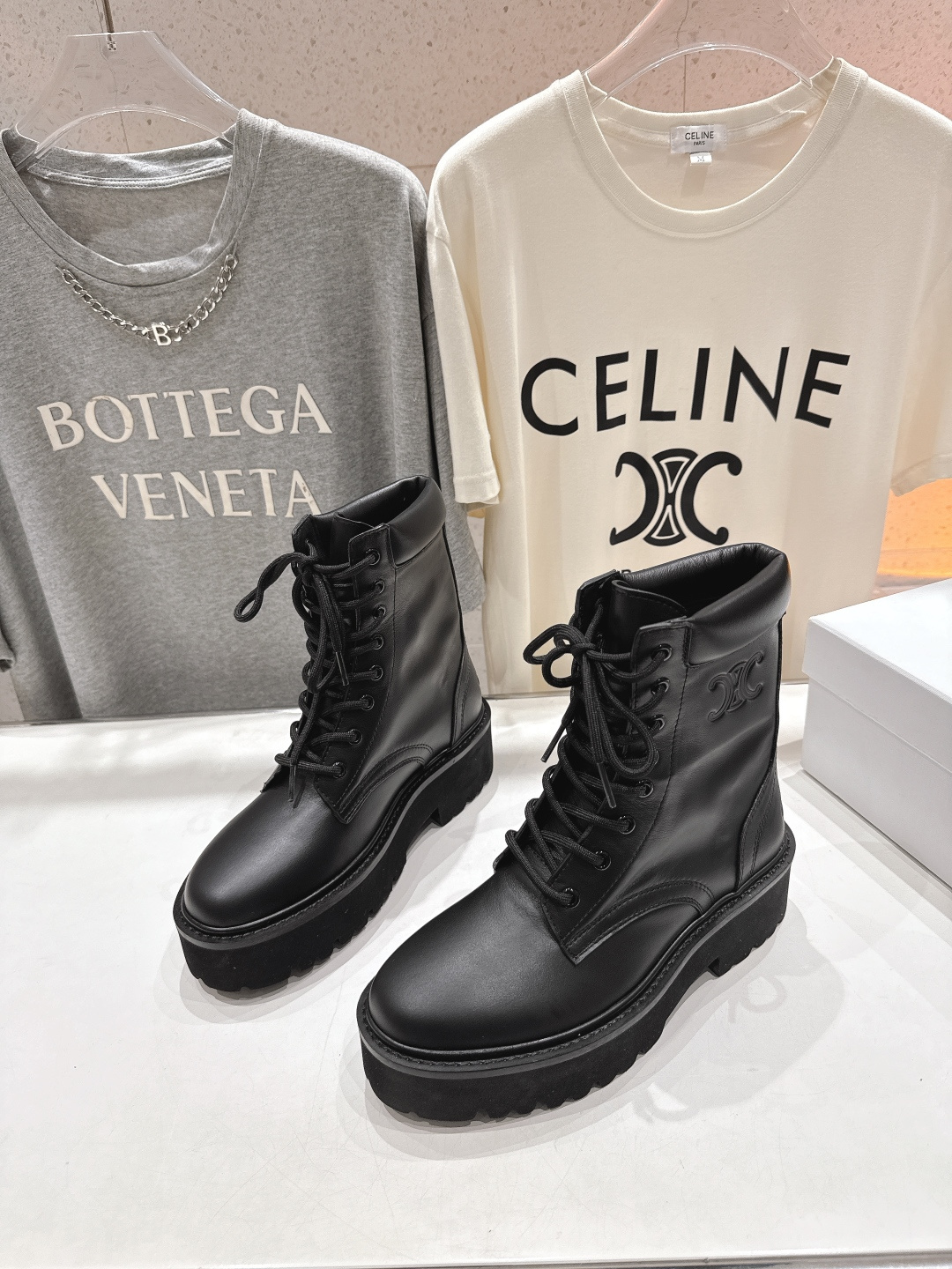 高版本出厂 CELINE*赛琳F035 2025ss新款复古系带厚底中短靴马丁靴骑士靴网红爆款来袭！各大