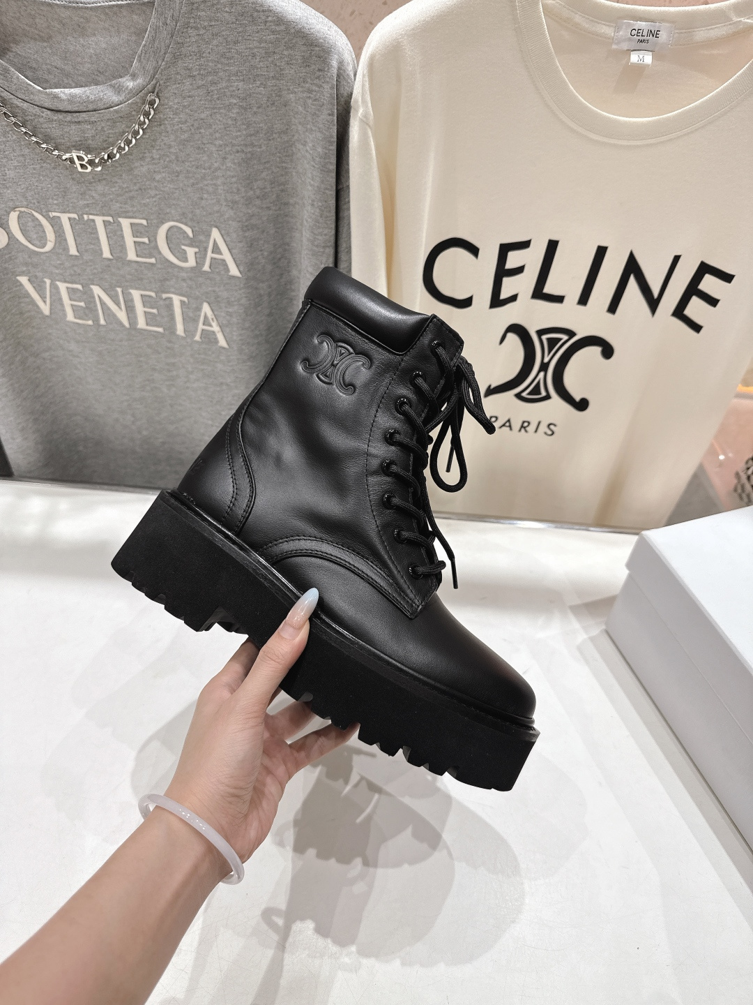 高版本出厂 CELINE*赛琳F035 2025ss新款复古系带厚底中短靴马丁靴骑士靴网红爆款来袭！各大