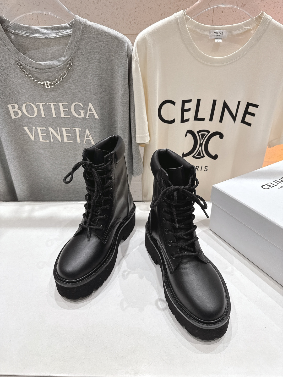 高版本出厂 CELINE*赛琳F035 2025ss新款复古系带厚底中短靴马丁靴骑士靴网红爆款来袭！各大