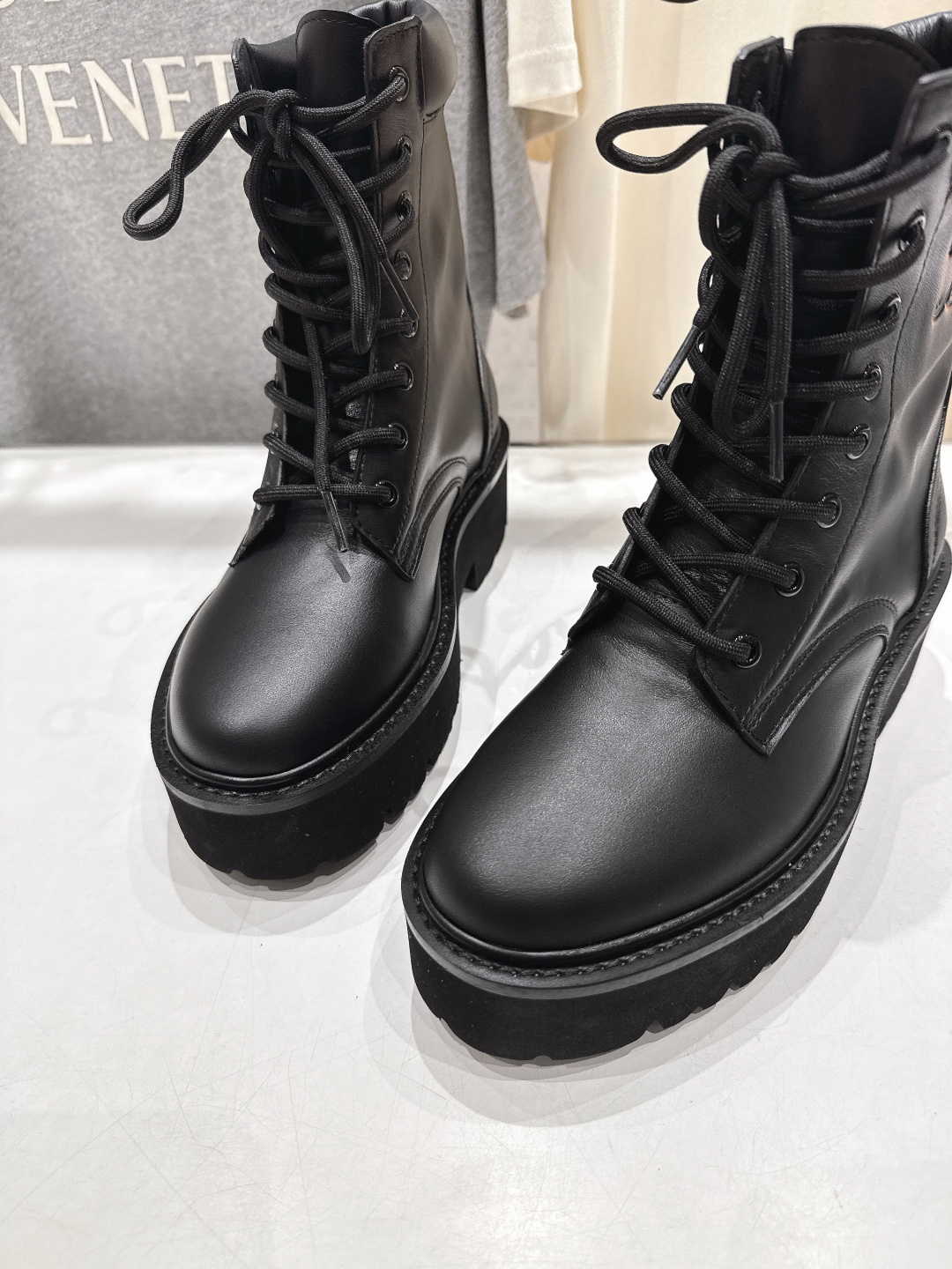 高版本出厂 CELINE*赛琳F035 2025ss新款复古系带厚底中短靴马丁靴骑士靴网红爆款来袭！各大