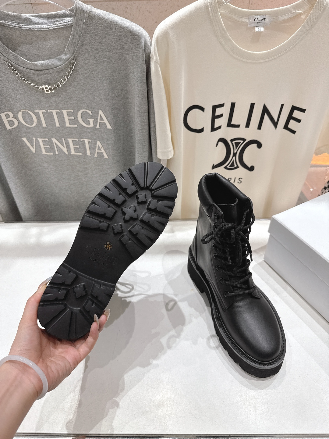 高版本出厂 CELINE*赛琳F035 2025ss新款复古系带厚底中短靴马丁靴骑士靴网红爆款来袭！各大