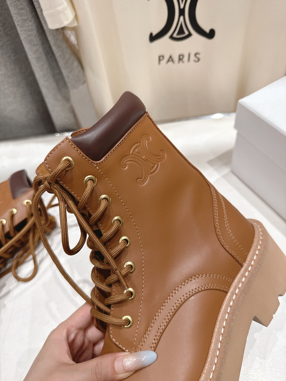 高版本出厂 CELINE*赛琳F035 2025ss新款复古系带厚底中短靴马丁靴骑士靴网红爆款来袭！各大