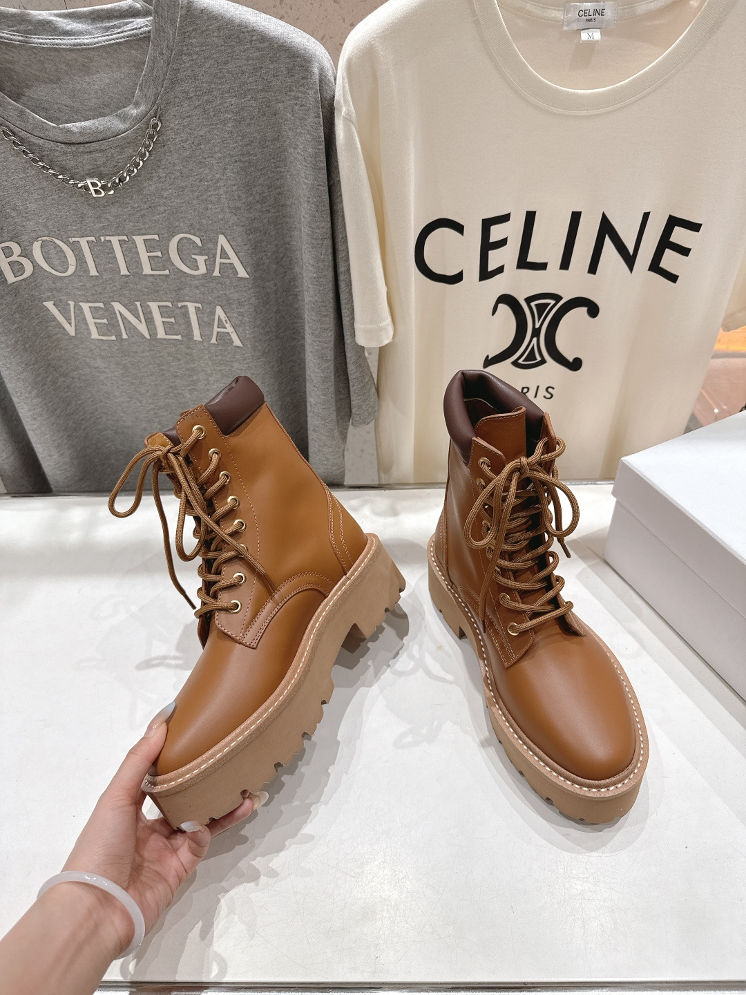 高版本出厂 CELINE*赛琳F035 2025ss新款复古系带厚底中短靴马丁靴骑士靴网红爆款来袭！各大