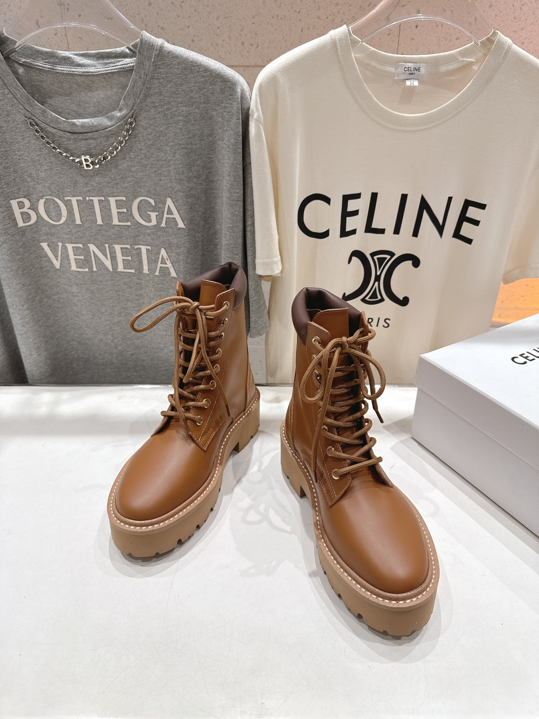 高版本出厂 CELINE*赛琳F035 2025ss新款复古系带厚底中短靴马丁靴骑士靴网红爆款来袭！各大