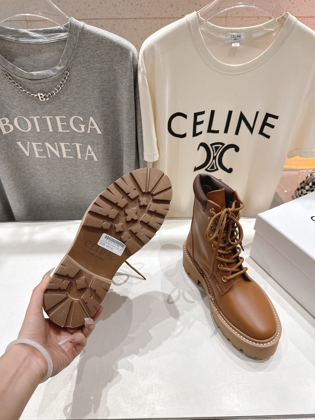 高版本出厂 CELINE*赛琳F035 2025ss新款复古系带厚底中短靴马丁靴骑士靴网红爆款来袭！各大