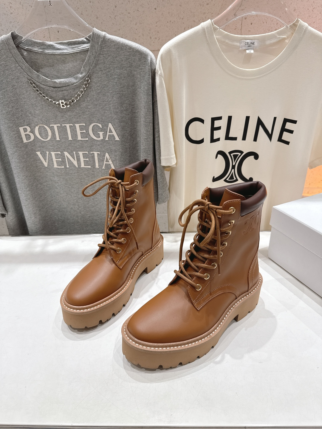 高版本出厂 CELINE*赛琳F035 2025ss新款复古系带厚底中短靴马丁靴骑士靴网红爆款来袭！各大