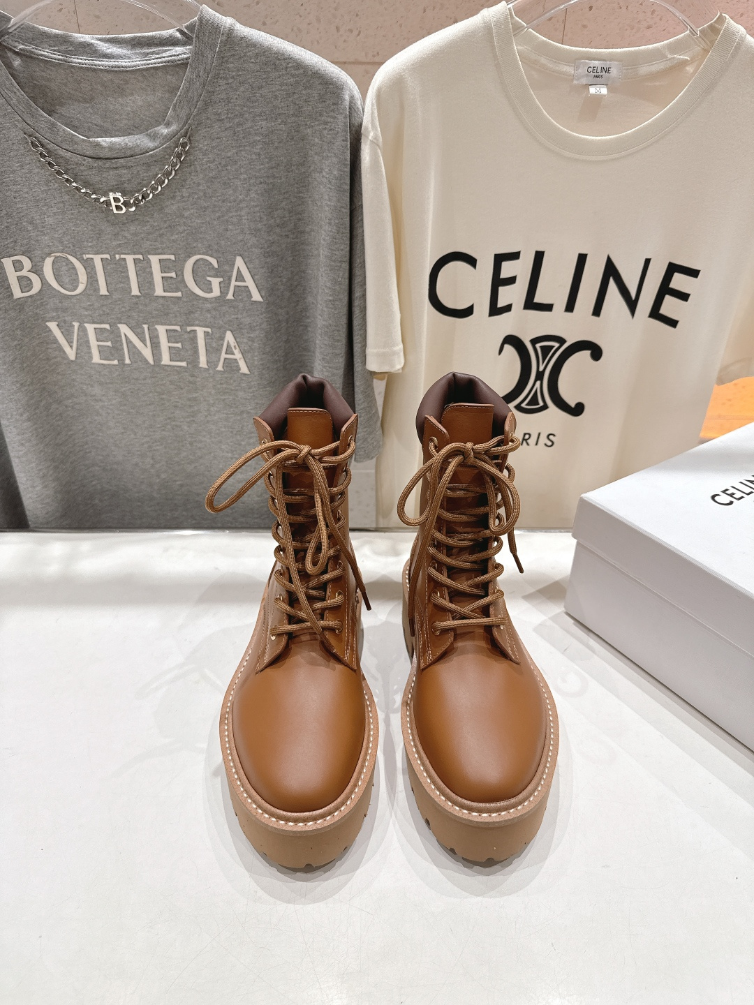高版本出厂 CELINE*赛琳F035 2025ss新款复古系带厚底中短靴马丁靴骑士靴网红爆款来袭！各大