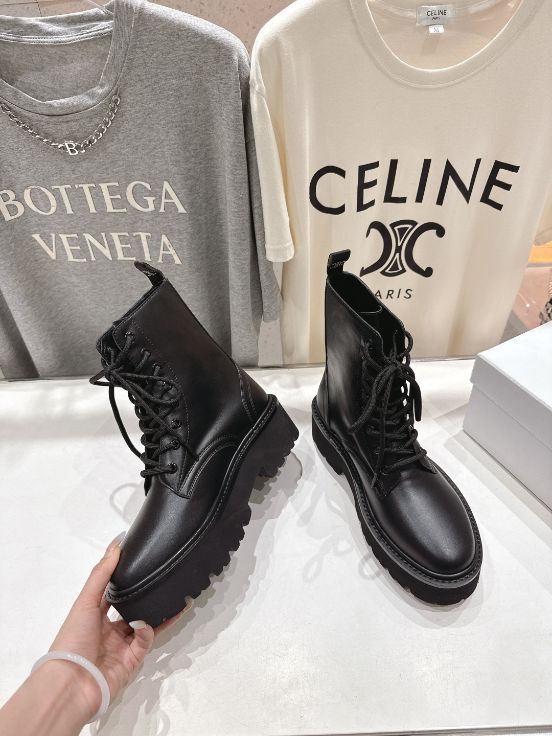 高版本出厂 CELINE*赛琳F035 2025ss新款复古系带厚底中短靴马丁靴骑士靴网红爆款来袭！各大