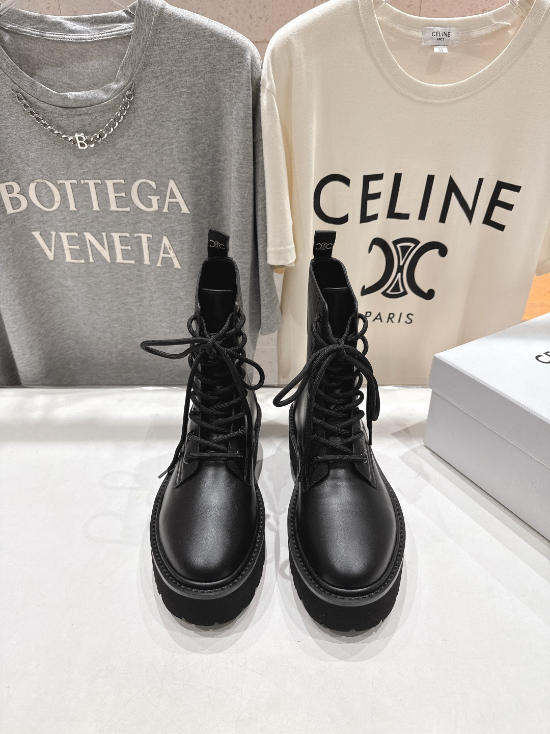 高版本出厂 CELINE*赛琳F035 2025ss新款复古系带厚底中短靴马丁靴骑士靴网红爆款来袭！各大