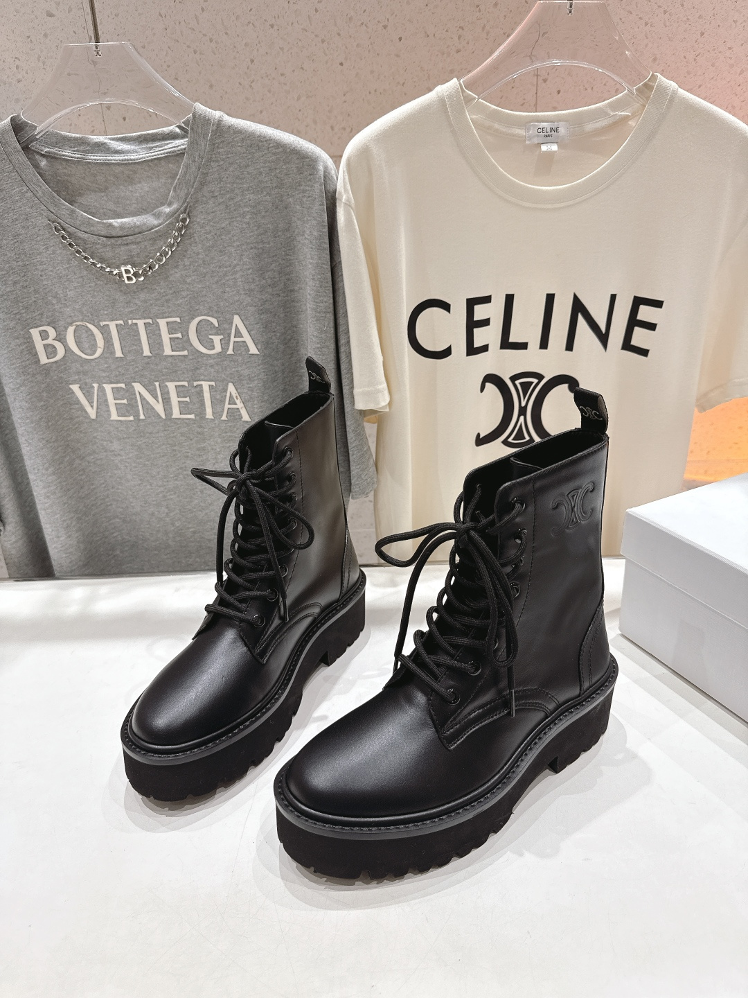 高版本出厂 CELINE*赛琳F035 2025ss新款复古系带厚底中短靴马丁靴骑士靴网红爆款来袭！各大