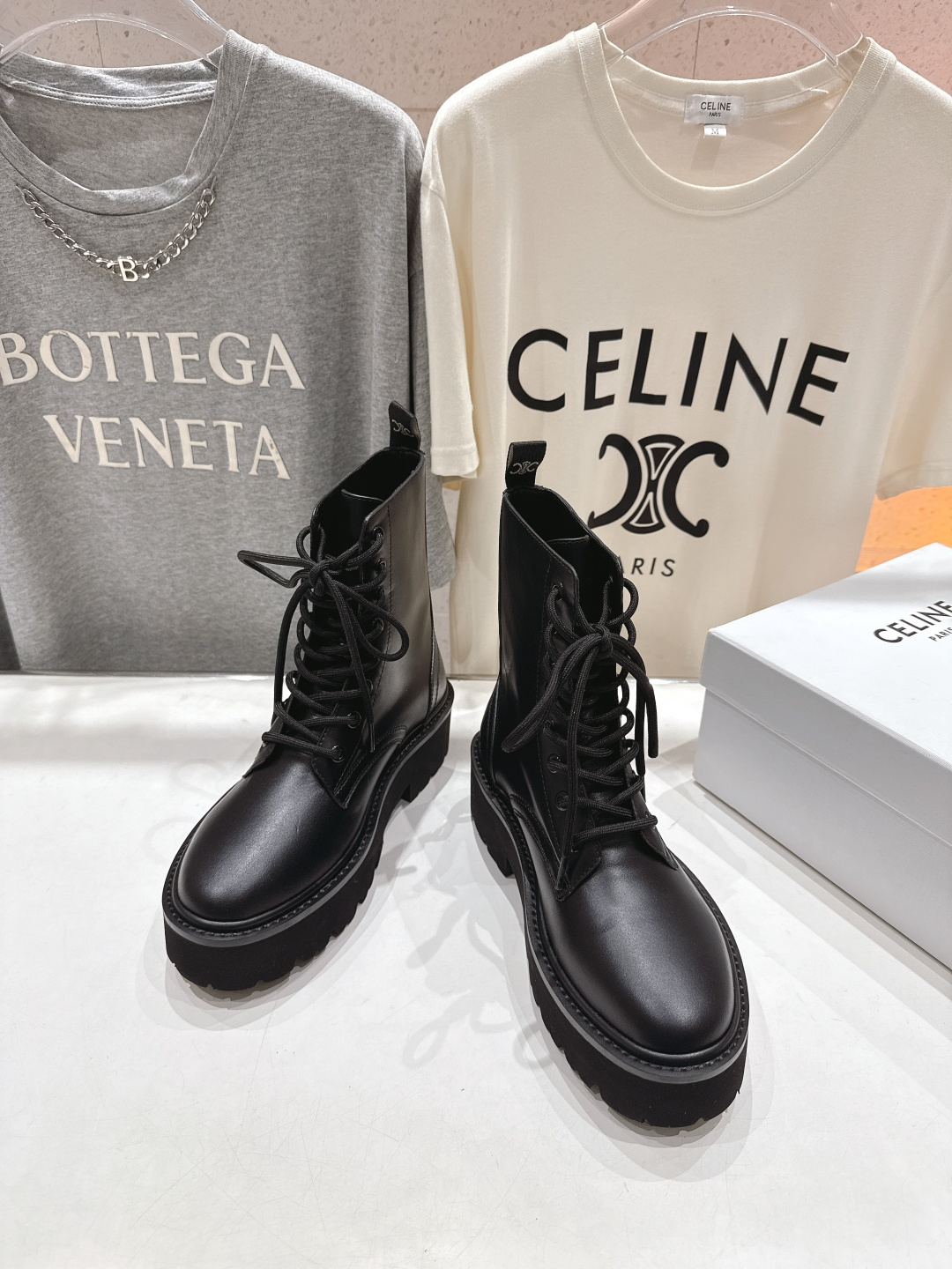 高版本出厂 CELINE*赛琳F035 2025ss新款复古系带厚底中短靴马丁靴骑士靴网红爆款来袭！各大