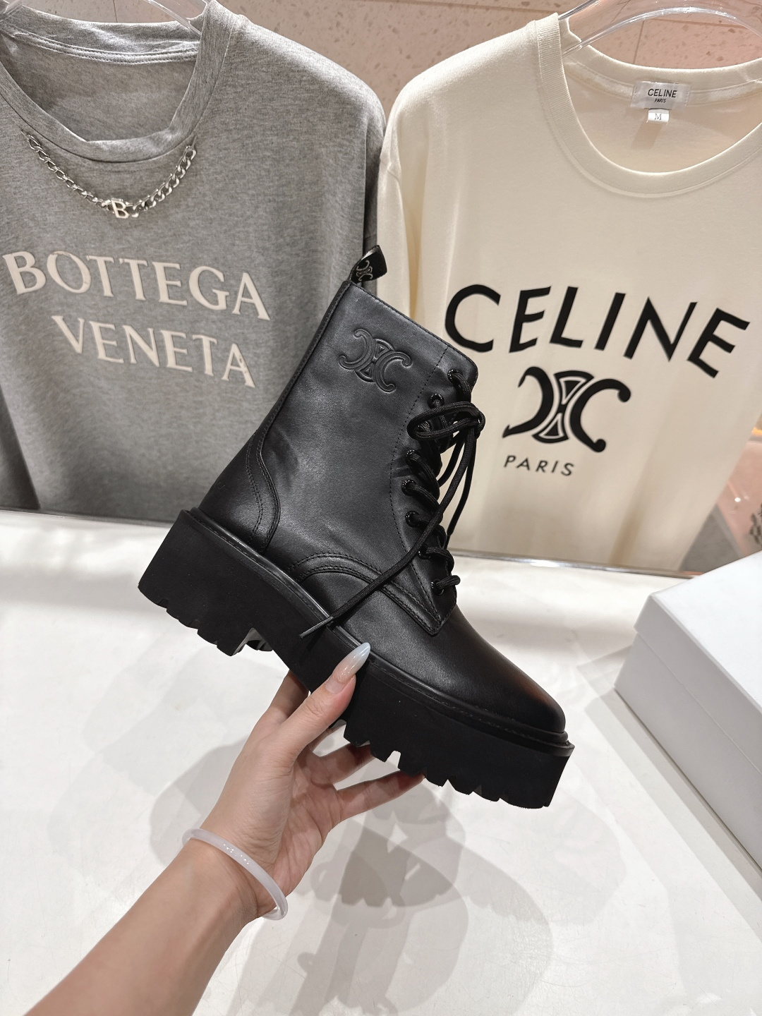 高版本出厂 CELINE*赛琳F035 2025ss新款复古系带厚底中短靴马丁靴骑士靴网红爆款来袭！各大