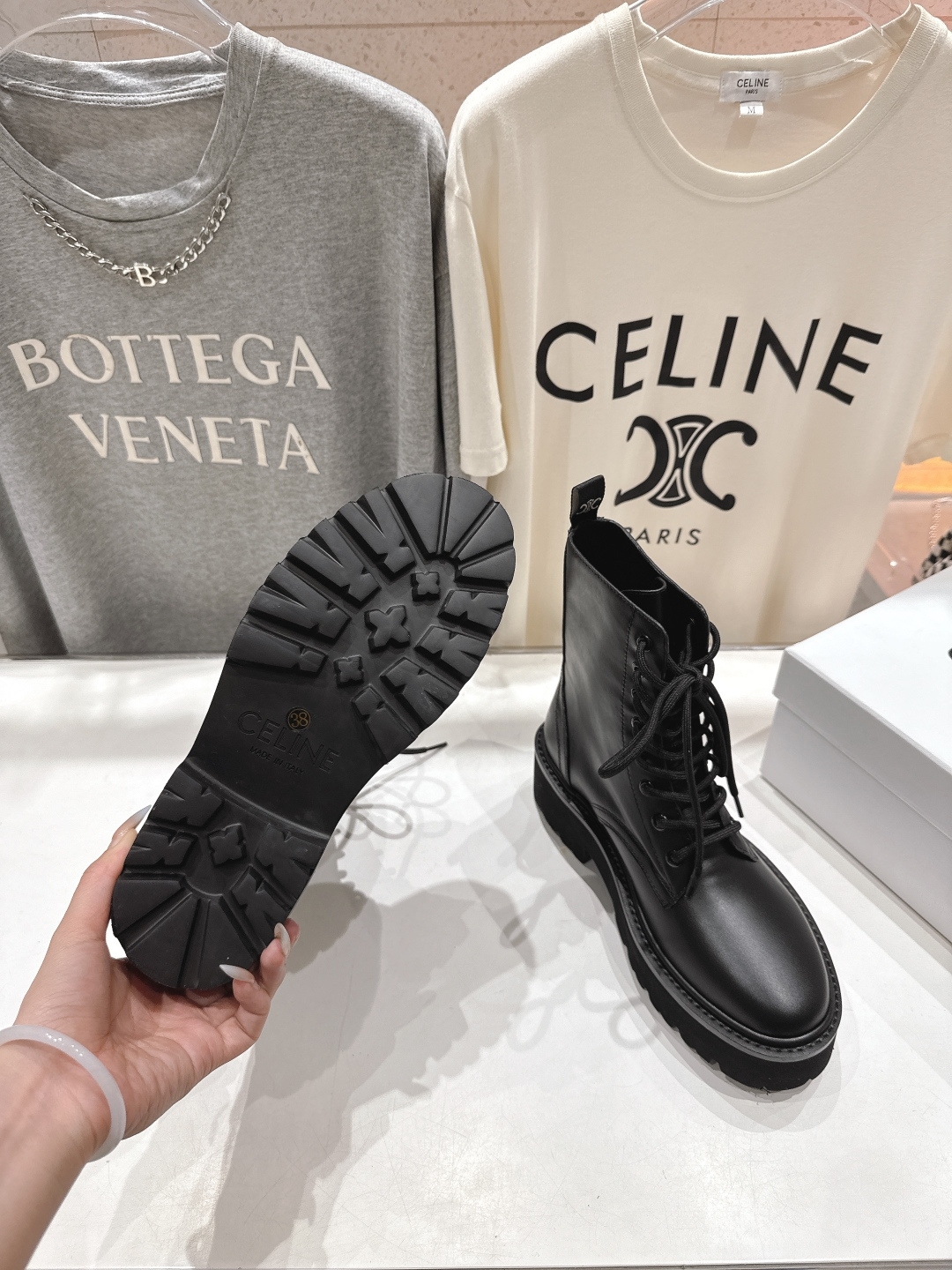高版本出厂 CELINE*赛琳F035 2025ss新款复古系带厚底中短靴马丁靴骑士靴网红爆款来袭！各大