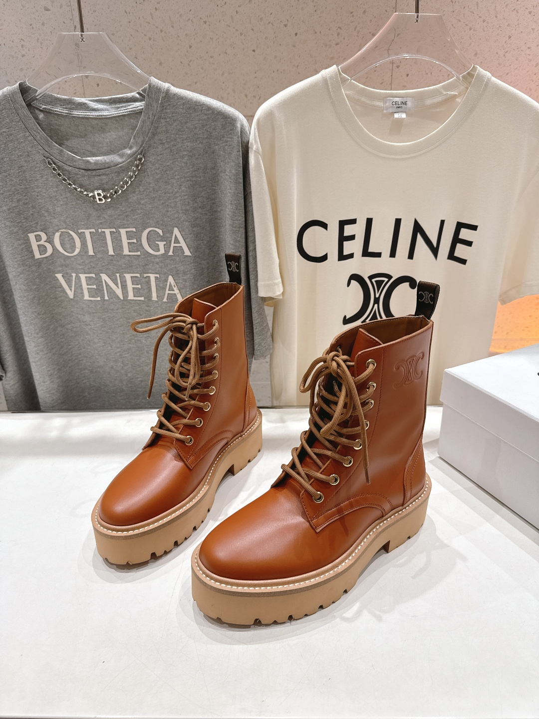 高版本出厂 CELINE*赛琳F035 2025ss新款复古系带厚底中短靴马丁靴骑士靴网红爆款来袭！各大