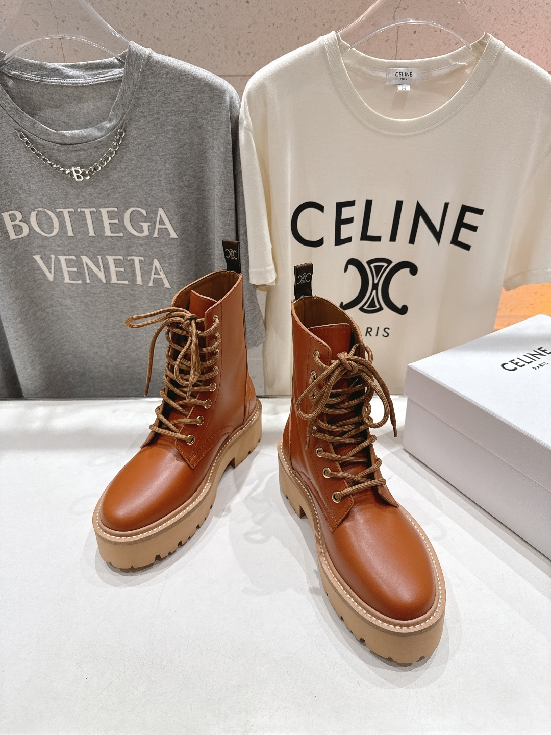 高版本出厂 CELINE*赛琳F035 2025ss新款复古系带厚底中短靴马丁靴骑士靴网红爆款来袭！各大