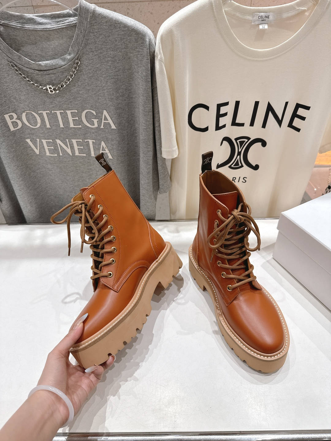 高版本出厂 CELINE*赛琳F035 2025ss新款复古系带厚底中短靴马丁靴骑士靴网红爆款来袭！各大