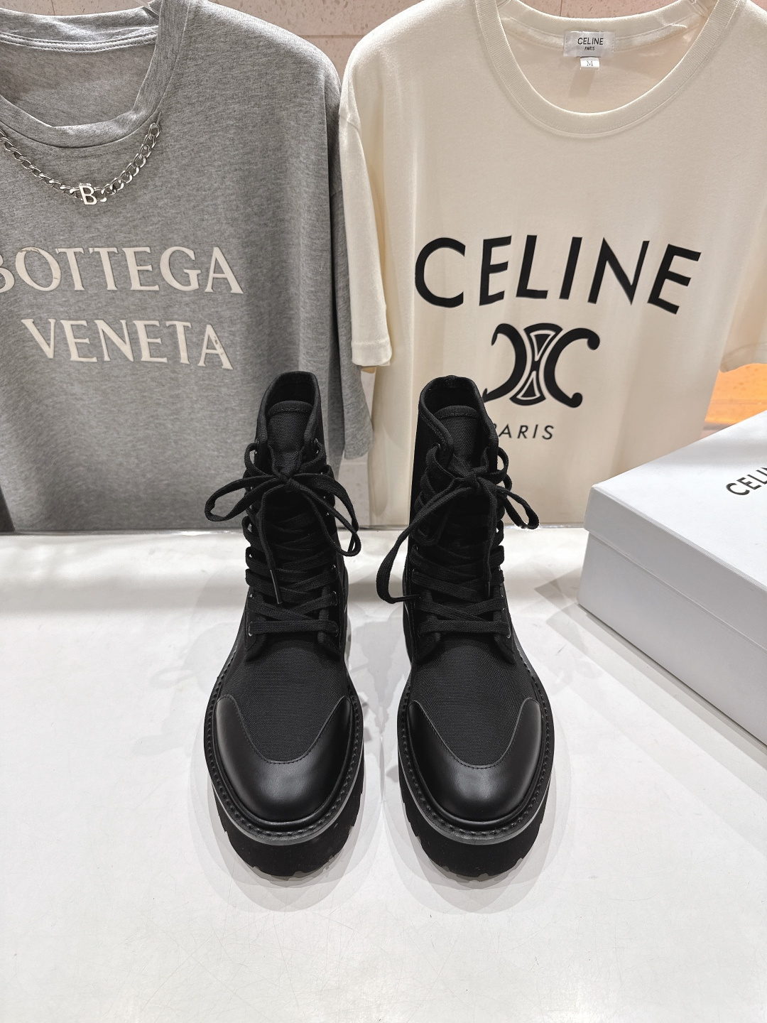 高版本出厂 CELINE*赛琳F035 2025ss新款复古系带厚底中短靴马丁靴骑士靴网红爆款来袭！各大