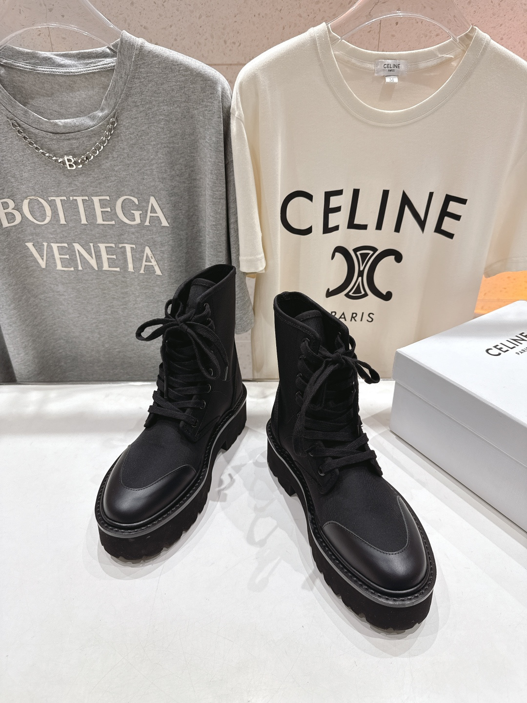 高版本出厂 CELINE*赛琳F035 2025ss新款复古系带厚底中短靴马丁靴骑士靴网红爆款来袭！各大