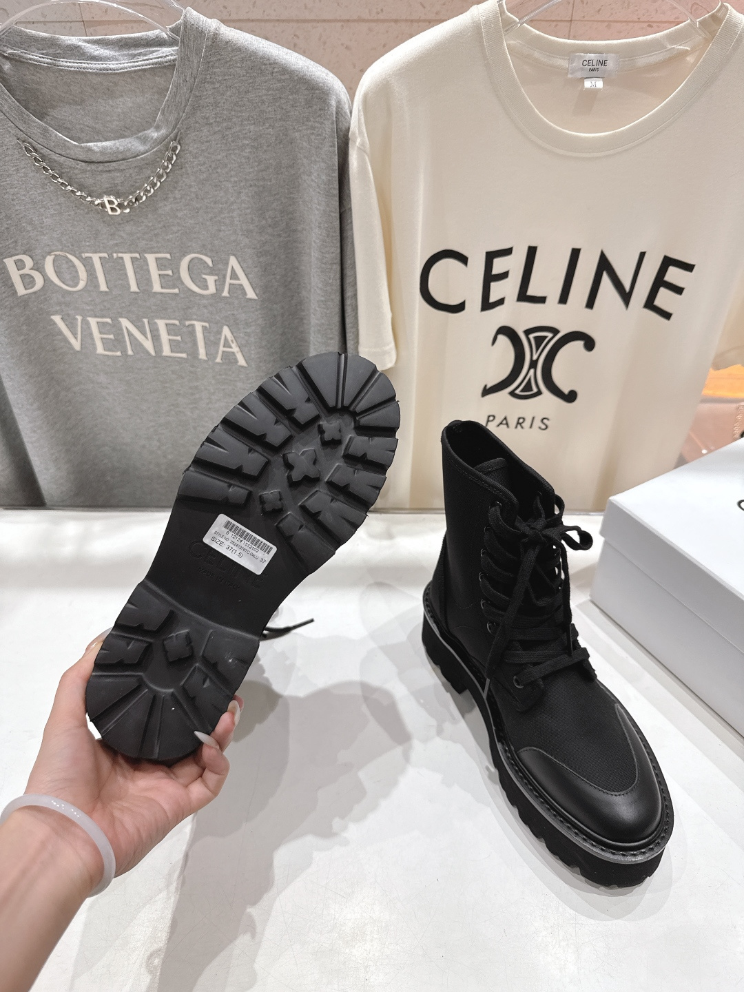 高版本出厂 CELINE*赛琳F035 2025ss新款复古系带厚底中短靴马丁靴骑士靴网红爆款来袭！各大