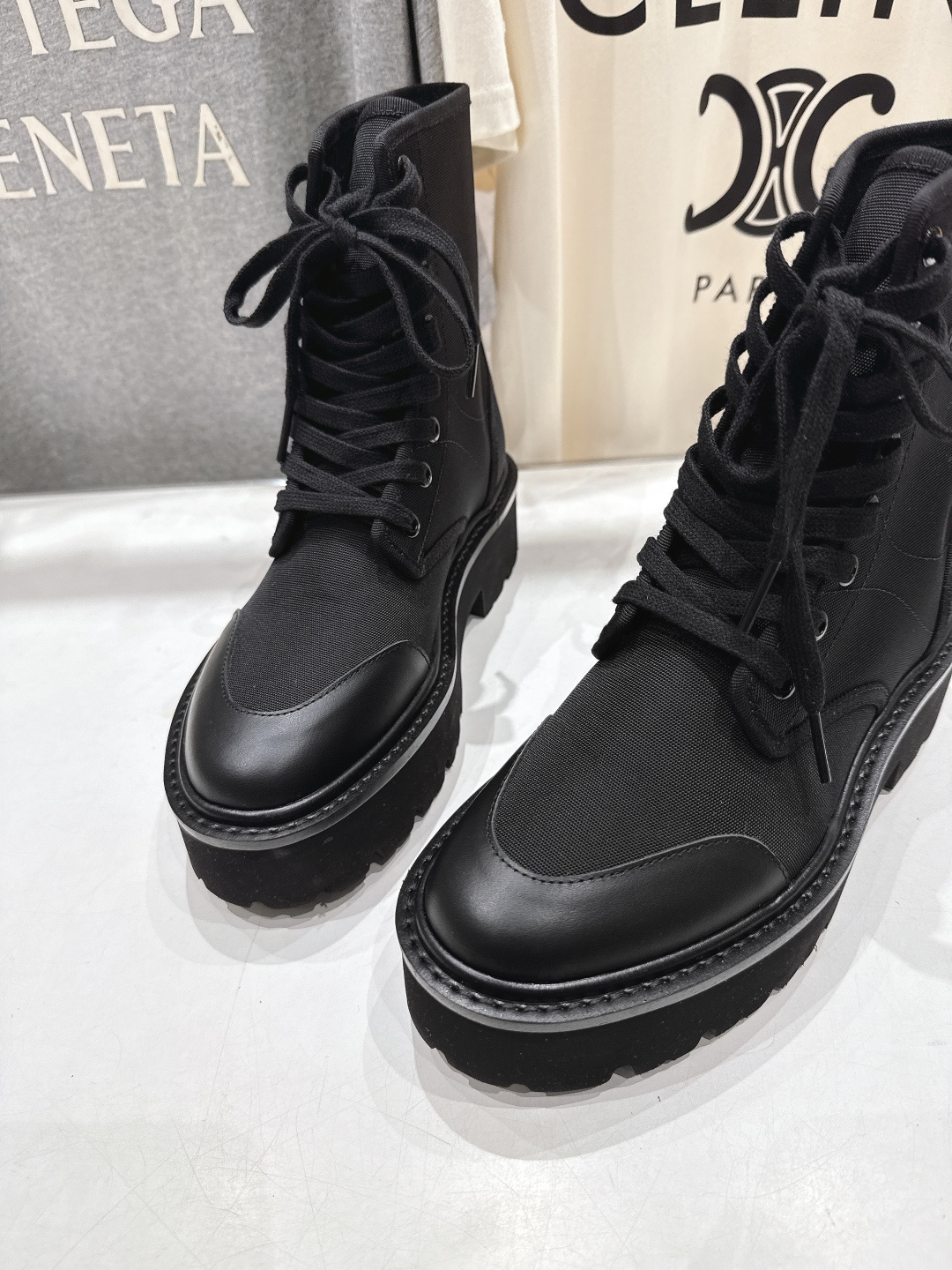 高版本出厂 CELINE*赛琳F035 2025ss新款复古系带厚底中短靴马丁靴骑士靴网红爆款来袭！各大