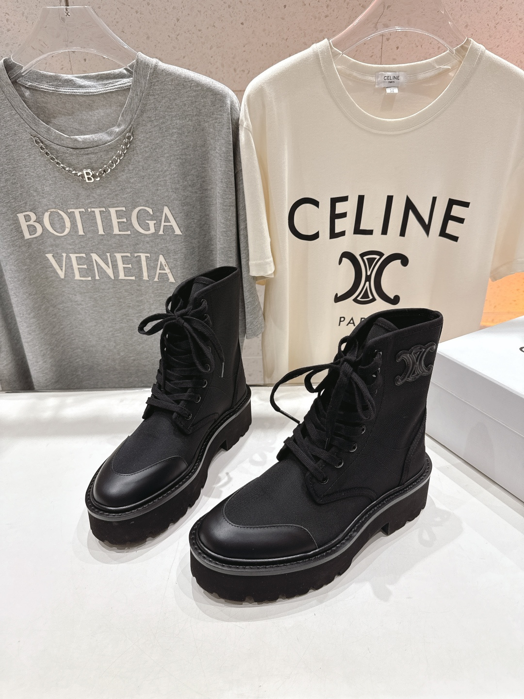 高版本出厂 CELINE*赛琳F035 2025ss新款复古系带厚底中短靴马丁靴骑士靴网红爆款来袭！各大