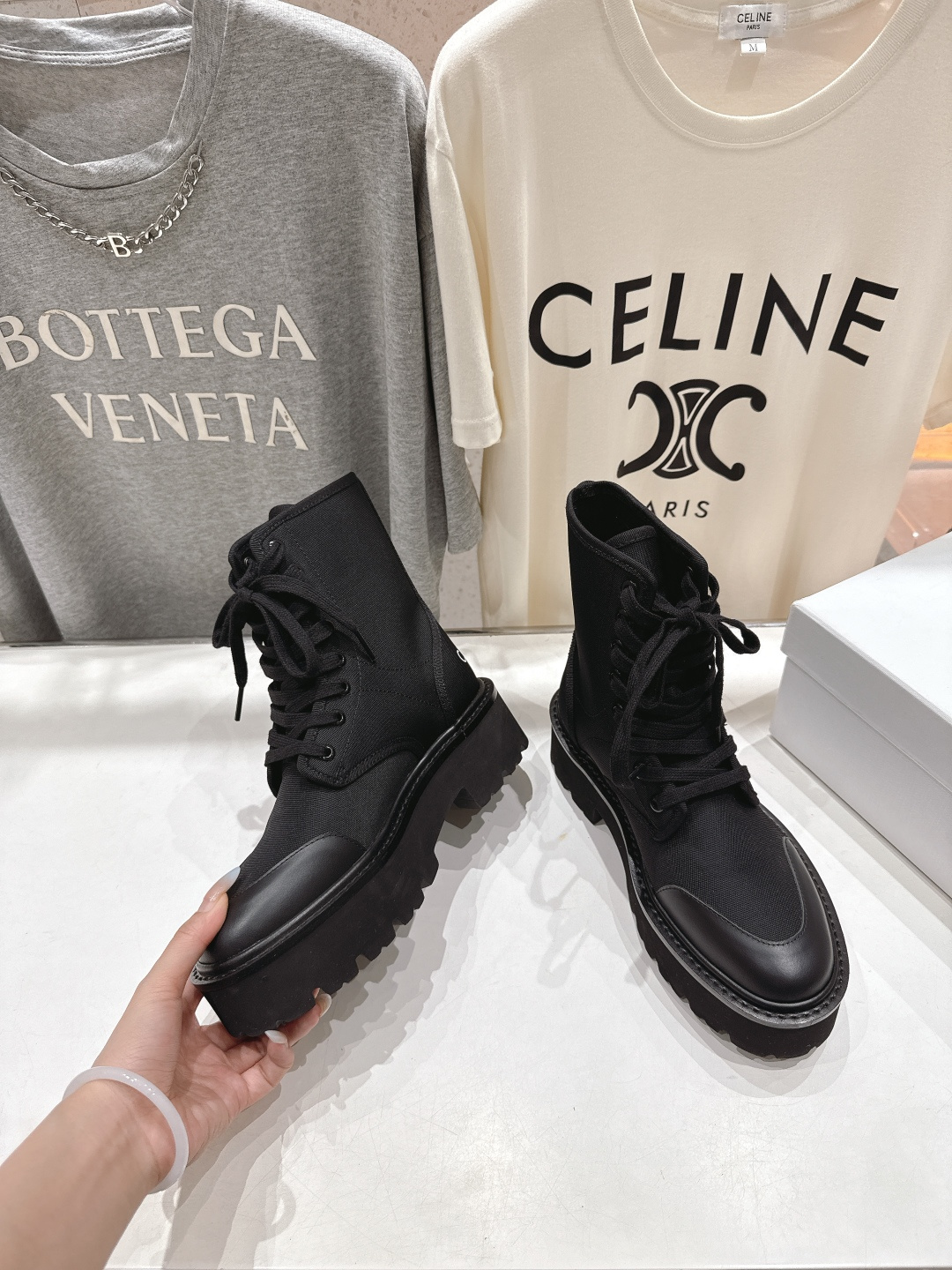 高版本出厂 CELINE*赛琳F035 2025ss新款复古系带厚底中短靴马丁靴骑士靴网红爆款来袭！各大