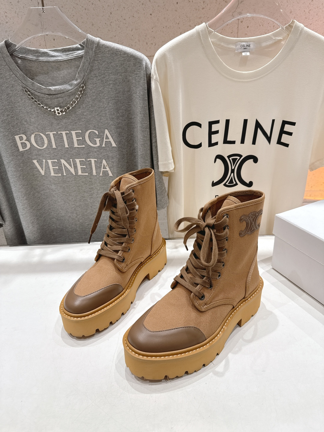 高版本出厂 CELINE*赛琳F035 2025ss新款复古系带厚底中短靴马丁靴骑士靴网红爆款来袭！各大
