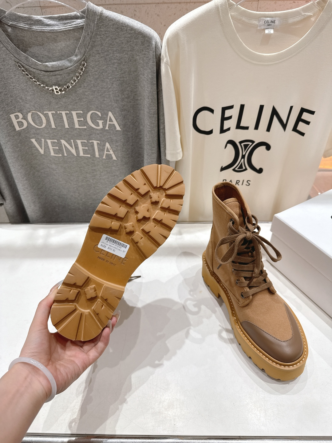 高版本出厂 CELINE*赛琳F035 2025ss新款复古系带厚底中短靴马丁靴骑士靴网红爆款来袭！各大