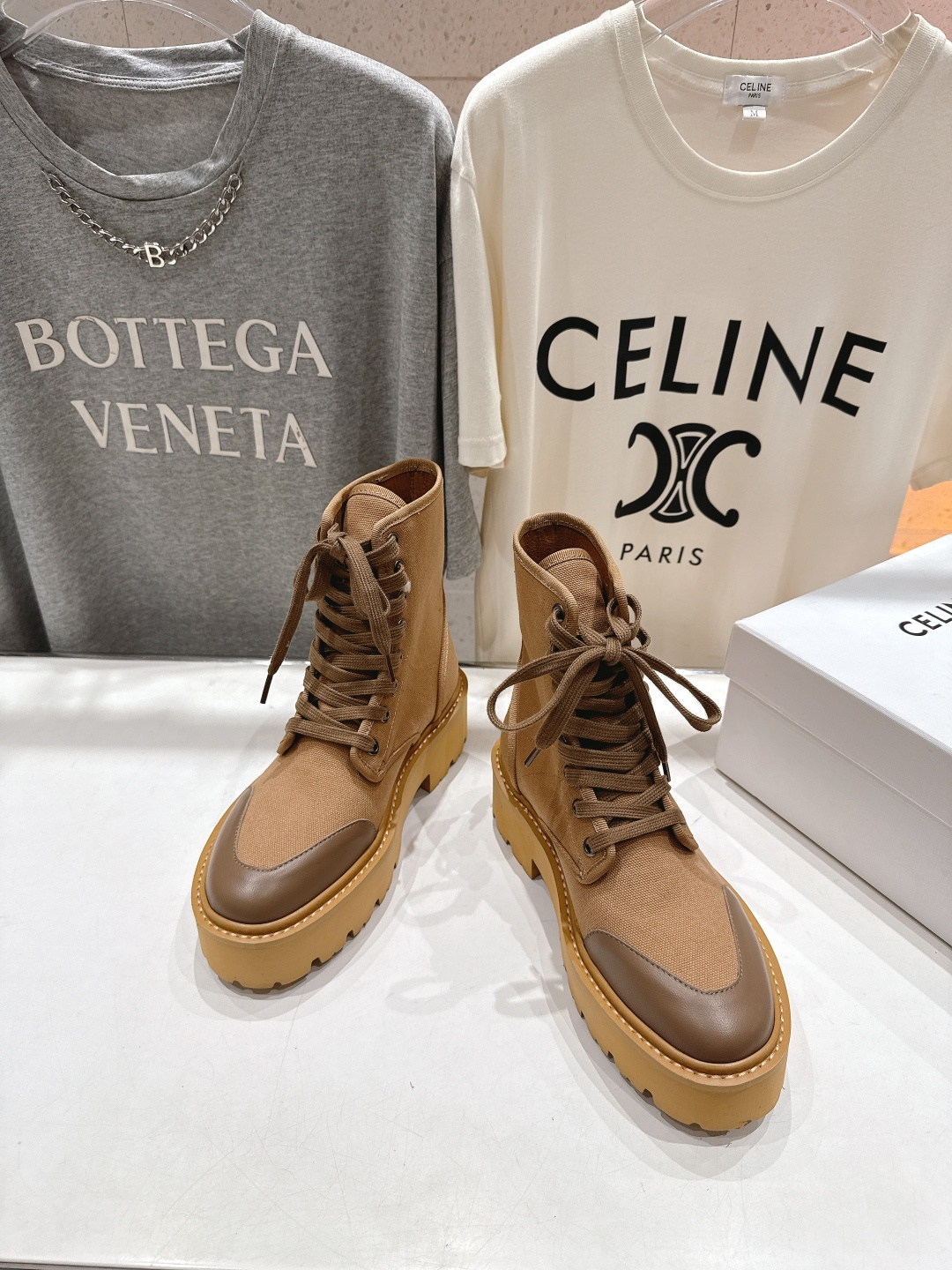 高版本出厂 CELINE*赛琳F035 2025ss新款复古系带厚底中短靴马丁靴骑士靴网红爆款来袭！各大