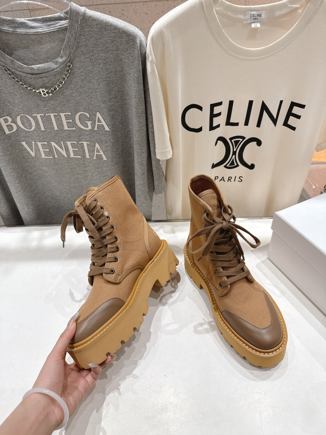 高版本出厂 CELINE*赛琳F035 2025ss新款复古系带厚底中短靴马丁靴骑士靴网红爆款来袭！各大