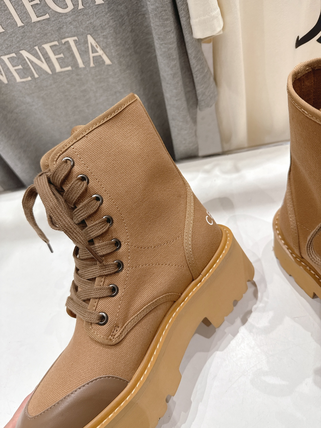 高版本出厂 CELINE*赛琳F035 2025ss新款复古系带厚底中短靴马丁靴骑士靴网红爆款来袭！各大