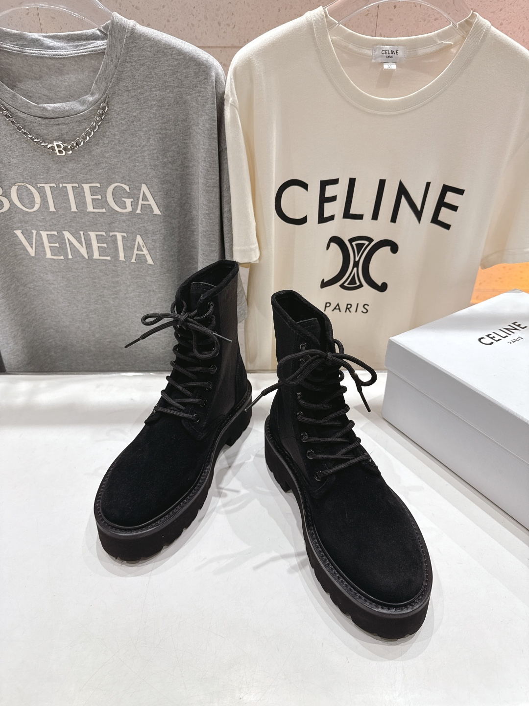 高版本出厂 CELINE*赛琳F035 2025ss新款复古系带厚底中短靴马丁靴骑士靴网红爆款来袭！各大