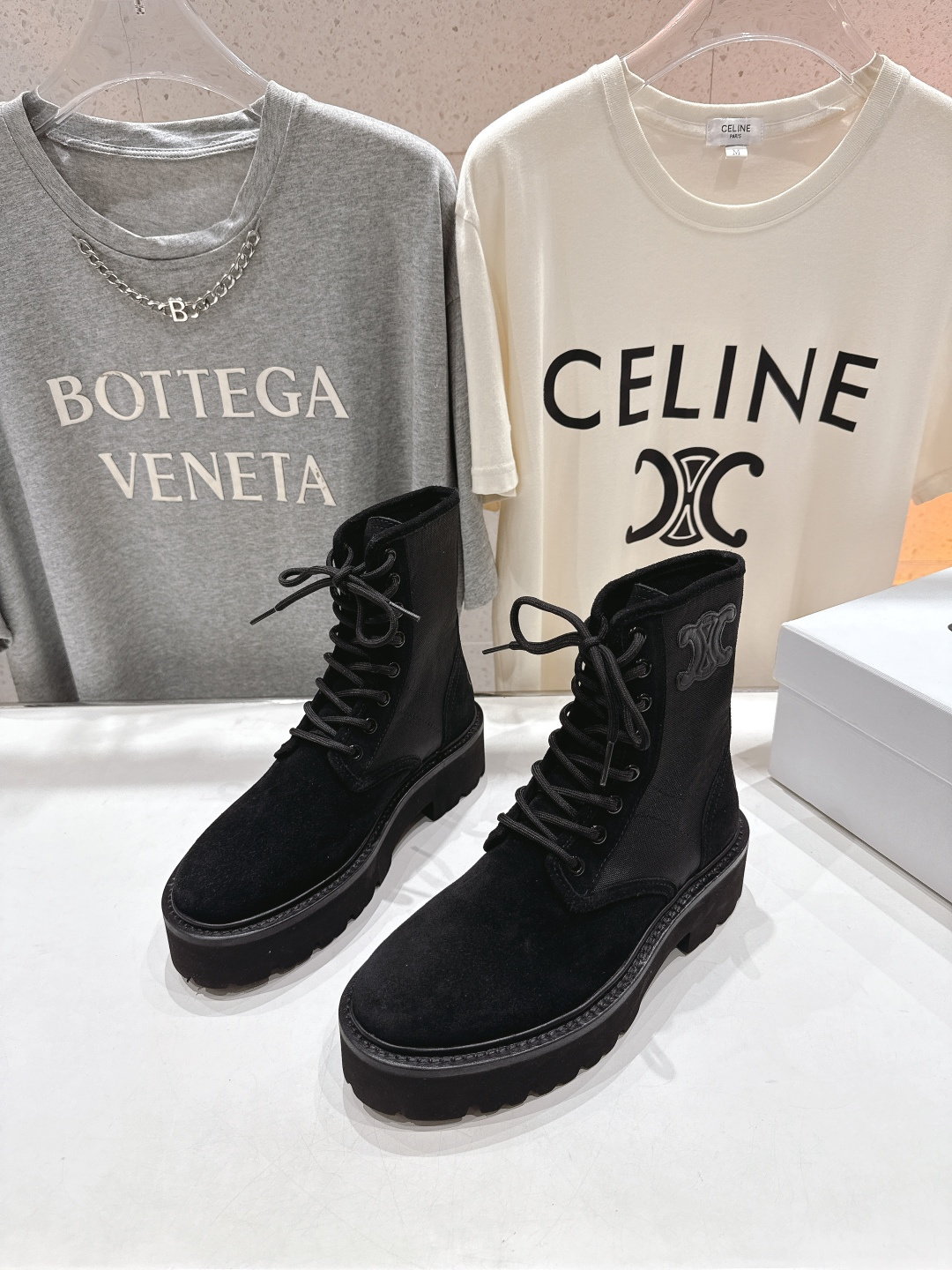 高版本出厂 CELINE*赛琳F035 2025ss新款复古系带厚底中短靴马丁靴骑士靴网红爆款来袭！各大