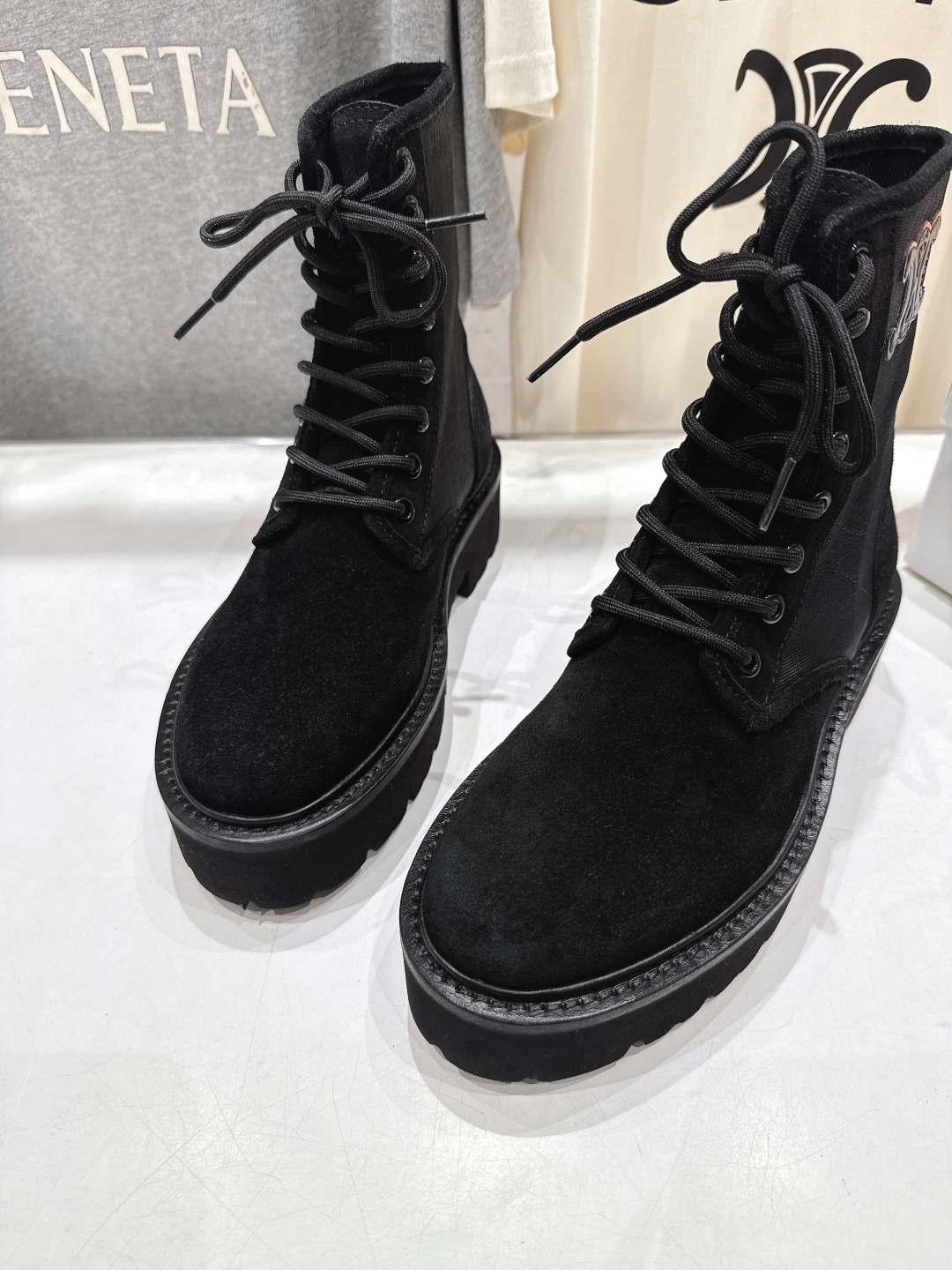 高版本出厂 CELINE*赛琳F035 2025ss新款复古系带厚底中短靴马丁靴骑士靴网红爆款来袭！各大