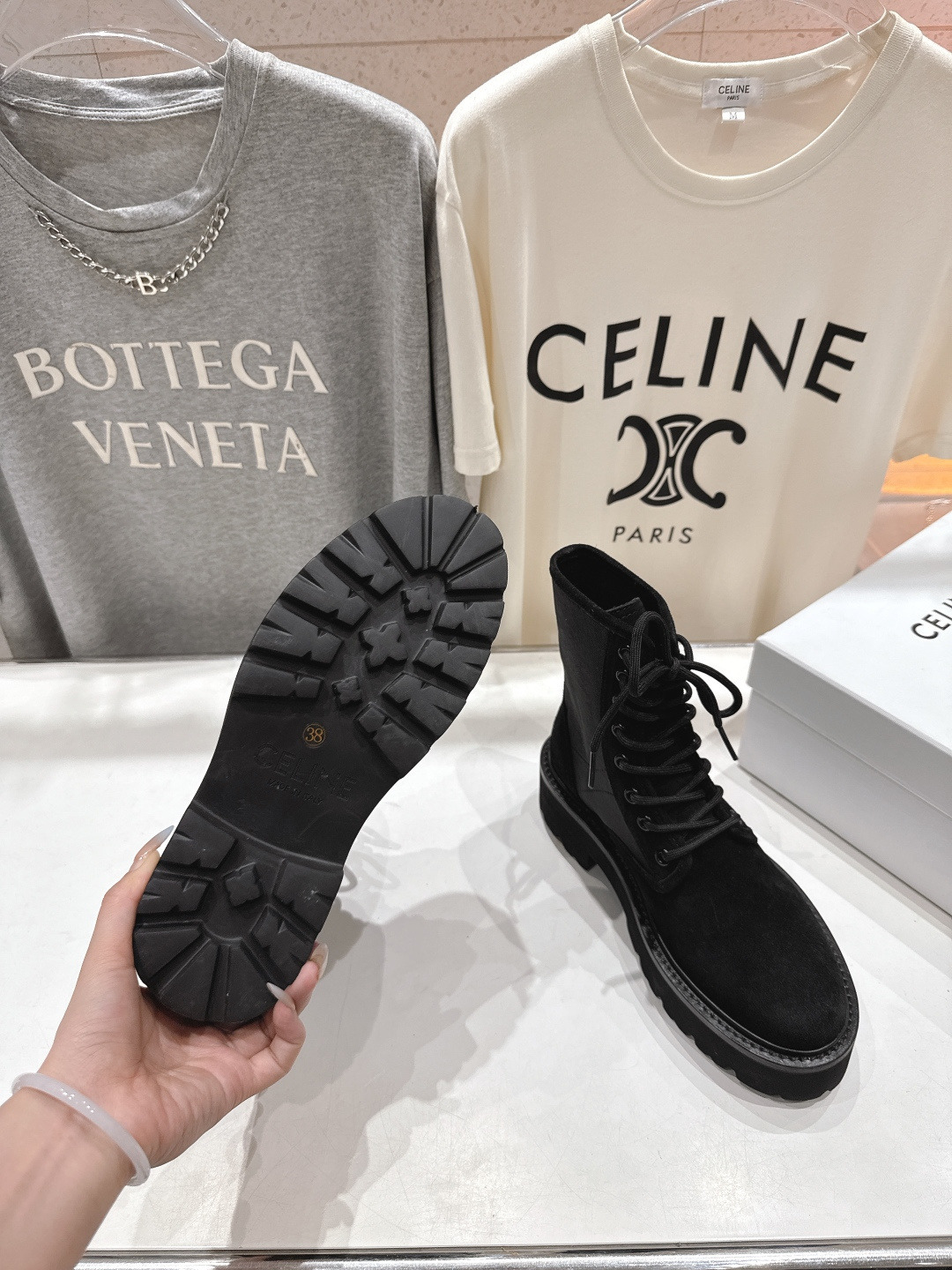 高版本出厂 CELINE*赛琳F035 2025ss新款复古系带厚底中短靴马丁靴骑士靴网红爆款来袭！各大