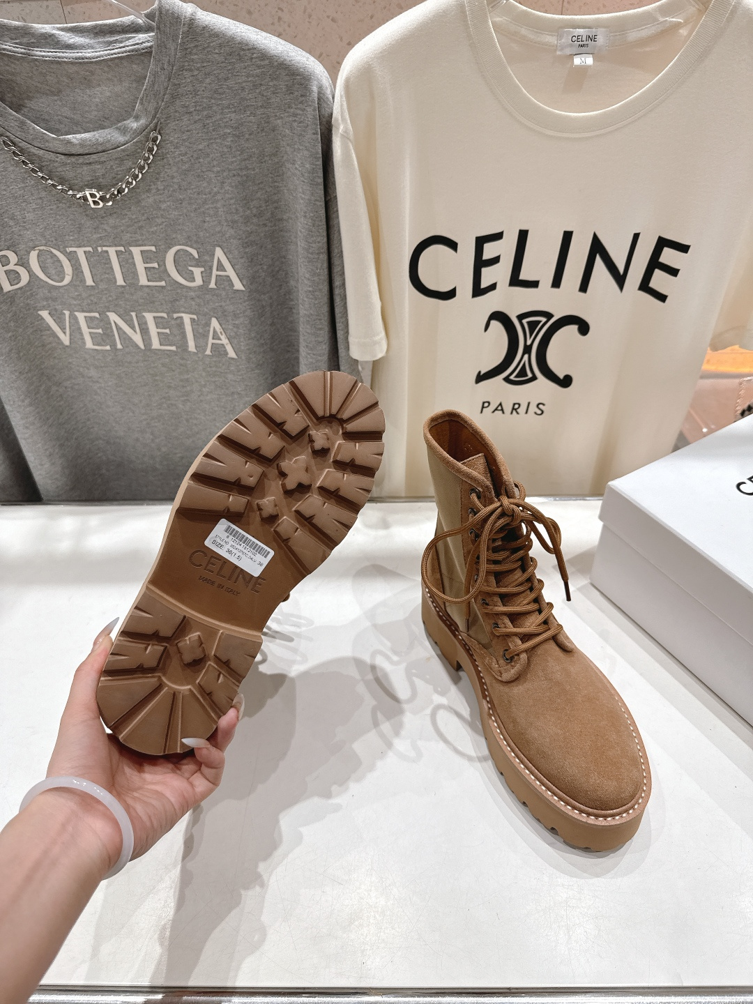 高版本出厂 CELINE*赛琳F035 2025ss新款复古系带厚底中短靴马丁靴骑士靴网红爆款来袭！各大