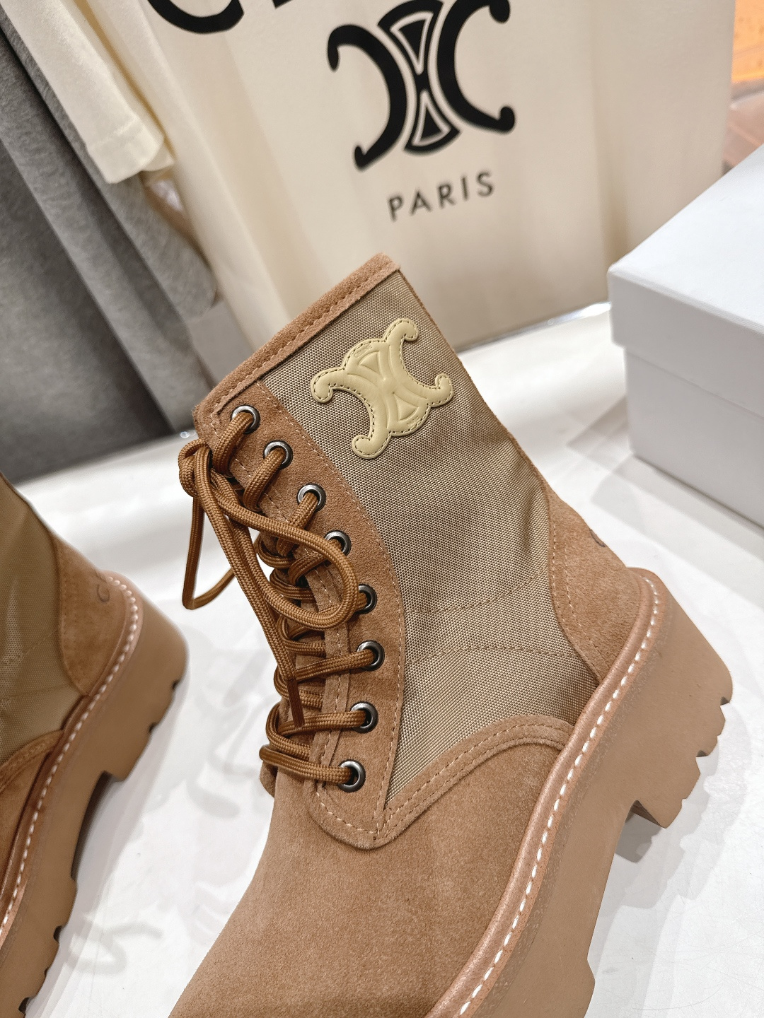 高版本出厂 CELINE*赛琳F035 2025ss新款复古系带厚底中短靴马丁靴骑士靴网红爆款来袭！各大